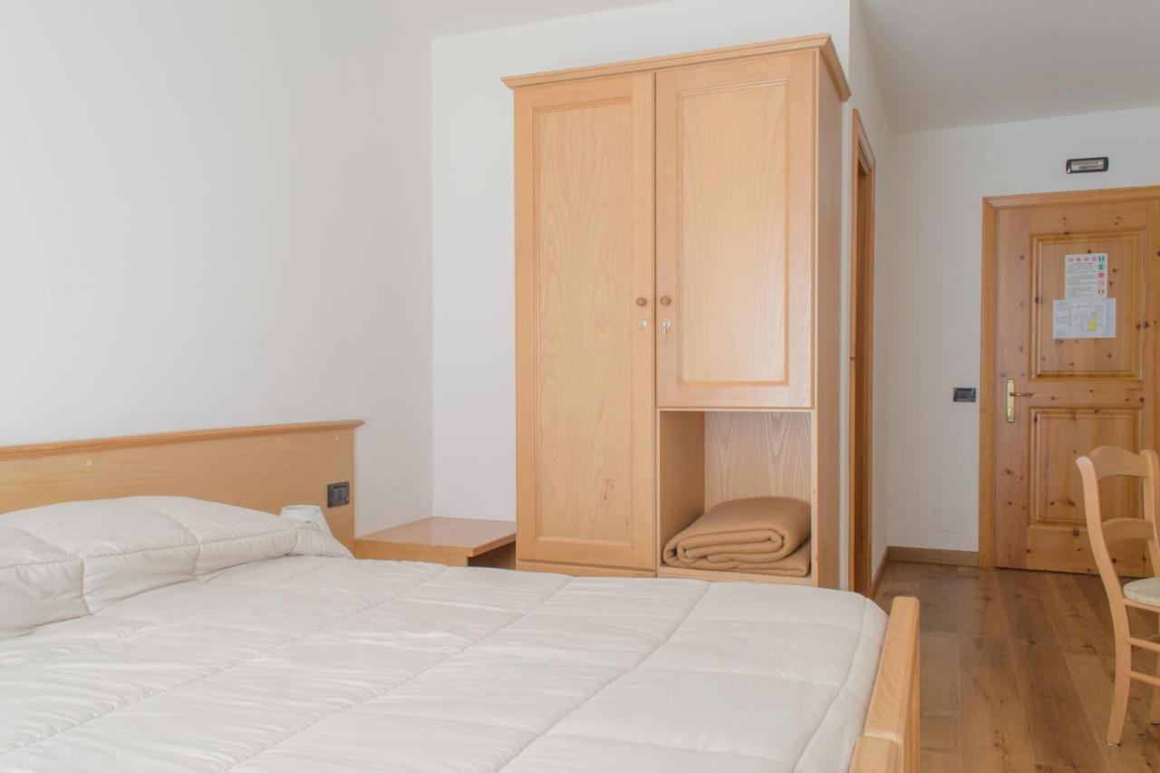 Meuble Rosalpina Hotell Isolaccia Eksteriør bilde