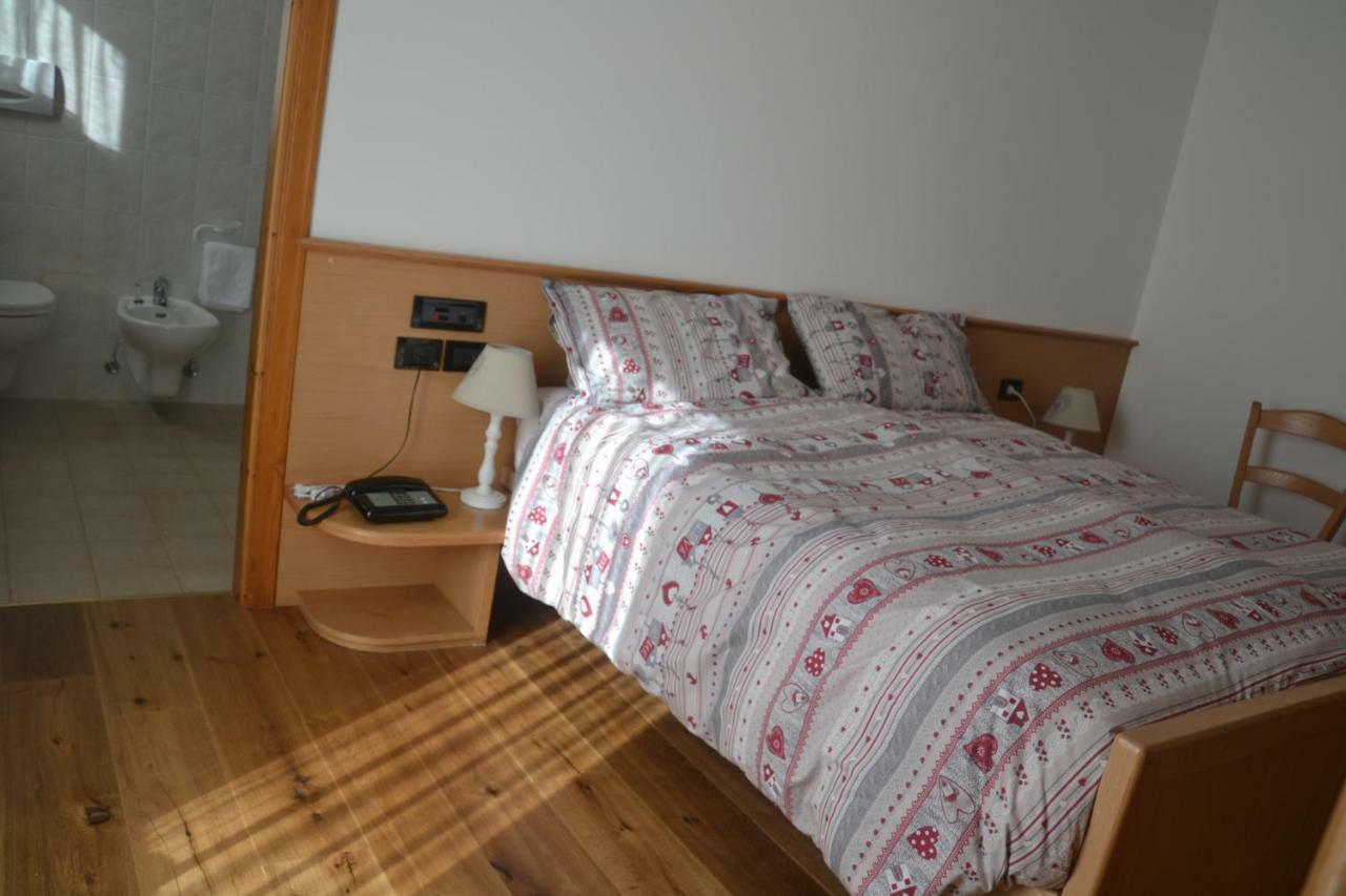 Meuble Rosalpina Hotell Isolaccia Eksteriør bilde